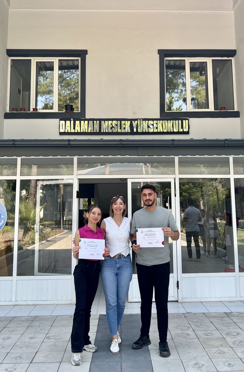 Dalaman Meslek Yüksekokulu Muhasebe ve Vergi Bölümü ile Mikro Yazılım A.Ş. arasında yapılan iş birliği protokolü kapsamında, 2024-2025 Bahar Yarıyılında Paket Programlar 2 dersini başarı ile tamamlayan öğrencilere Öğr. Gör. Ünzile GÜVEN tarafından “MİKRO ERP Temel Düzey Başarı Belgesi” verilmiştir.
